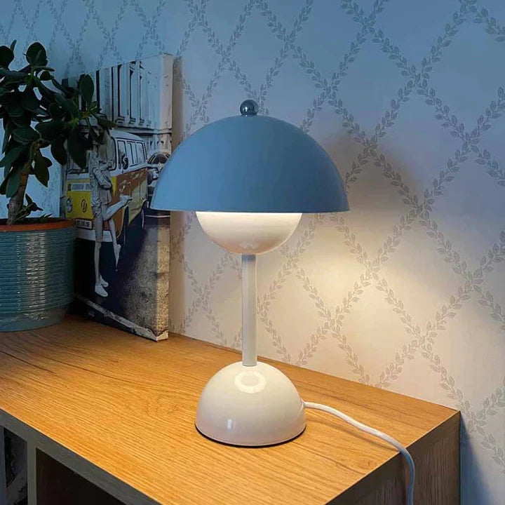 Luxurious contemporary Nordic table lamp