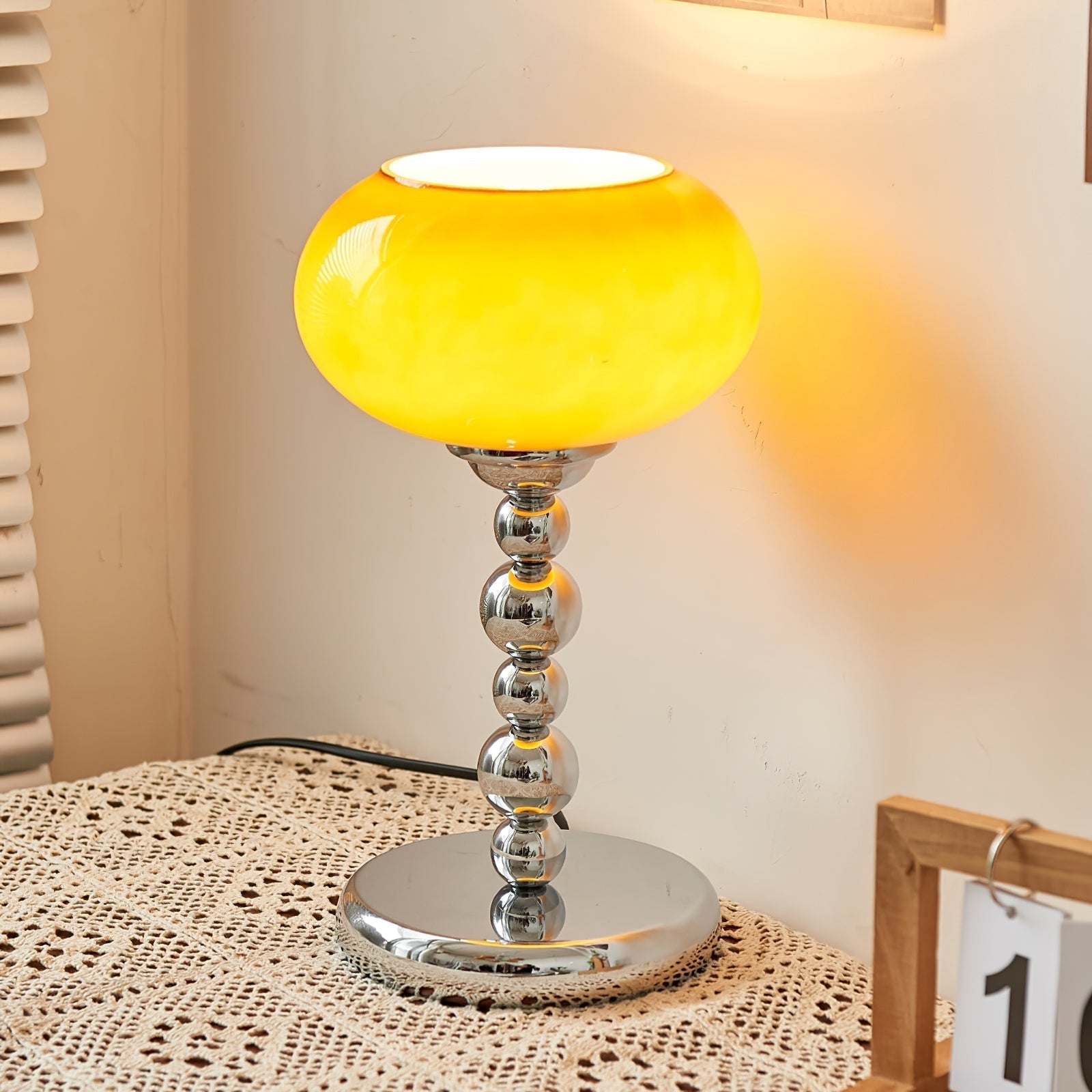 LumiÉpoque | Space-Age table lamp