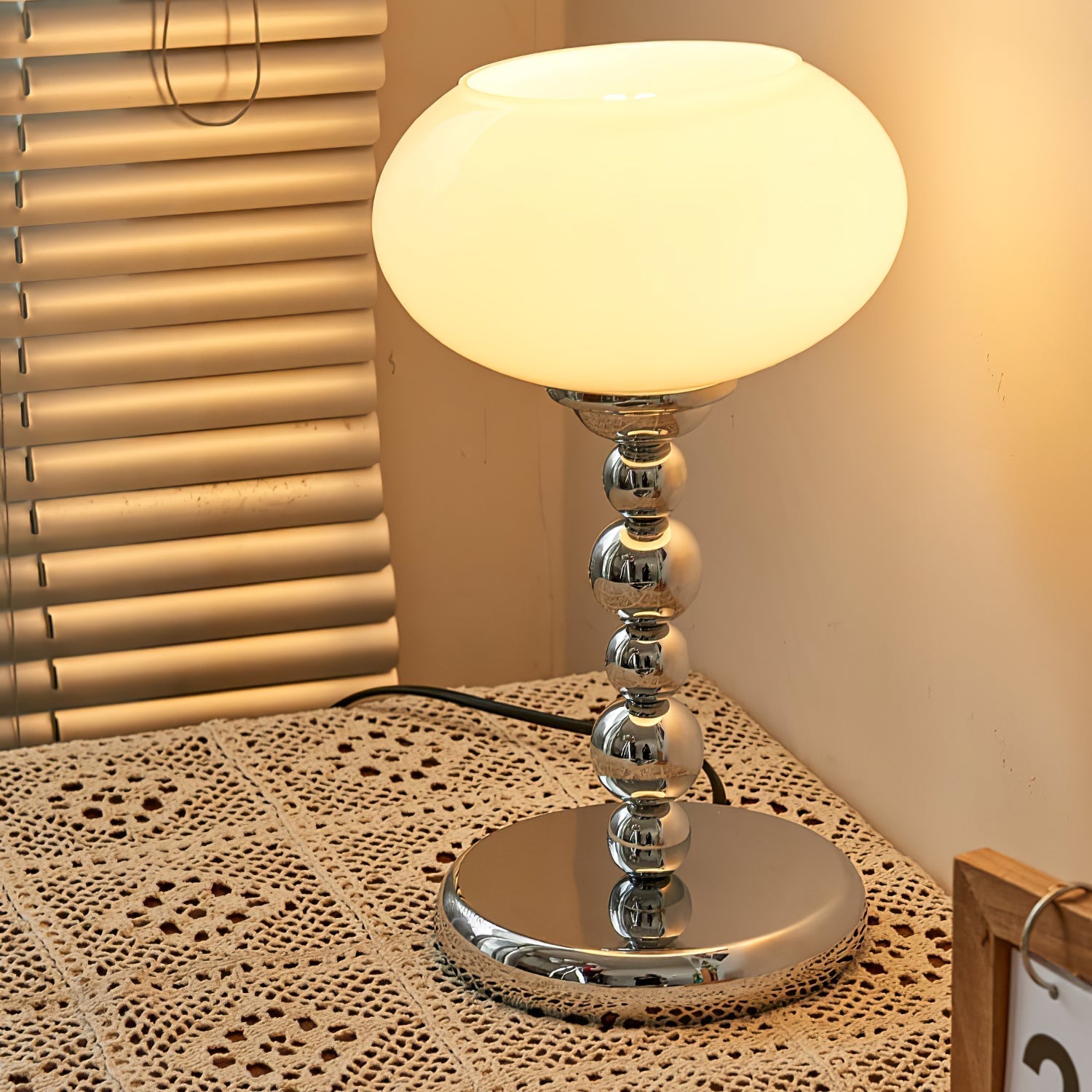 LumiÉpoque | Space-Age table lamp