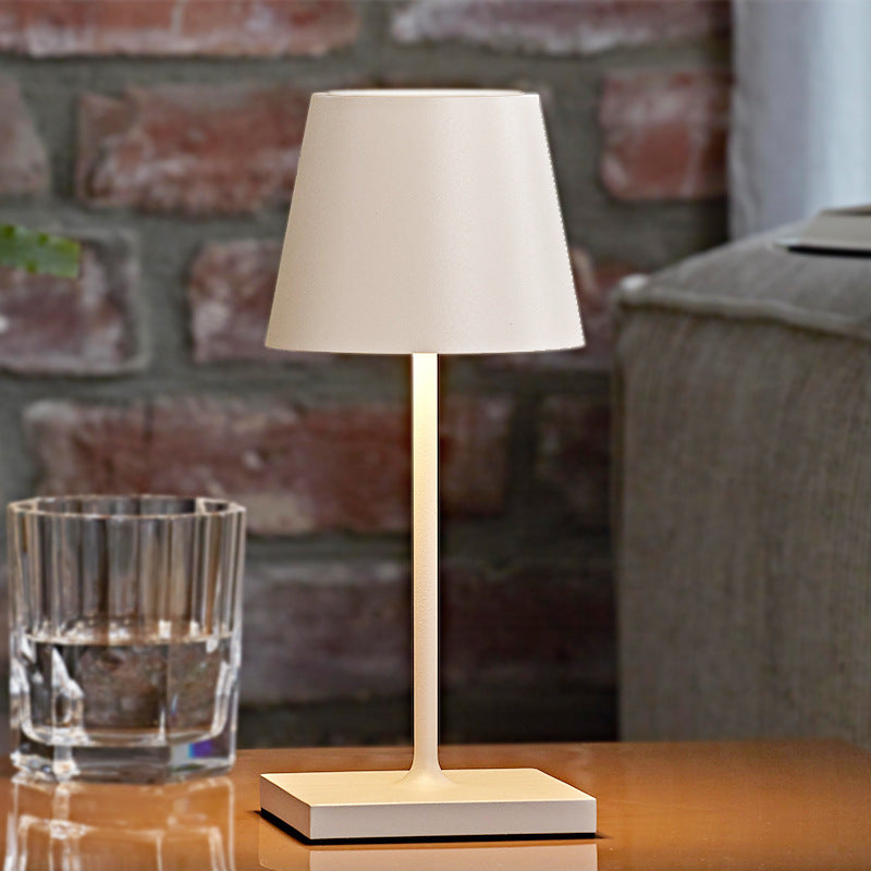 Cordless rechargeable USB lamp