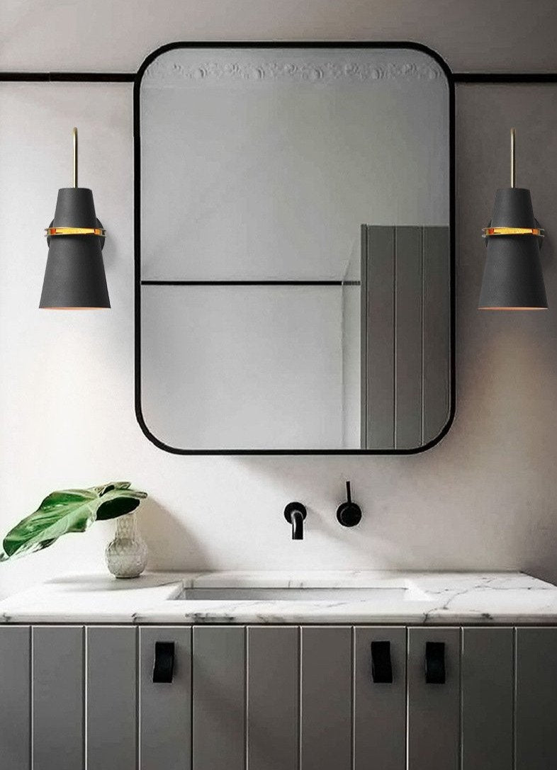 Regina - Modern Wall Sconce